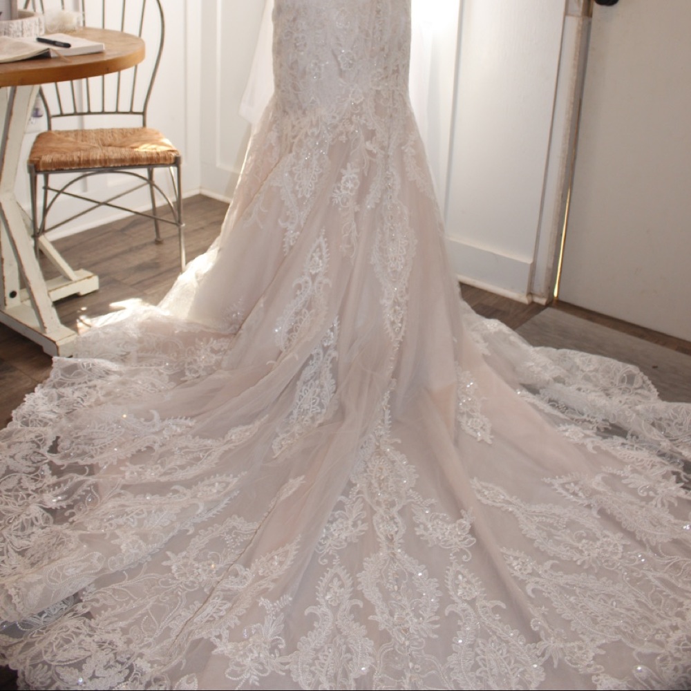 Allure bridals wedding dress - Picture 4 of 6